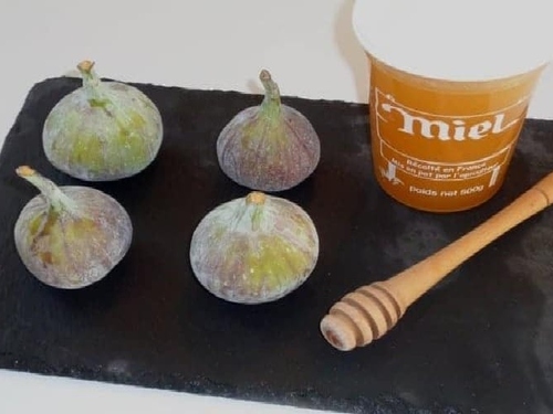 Réussir les figues fromage de chèvre frais basilic et miel