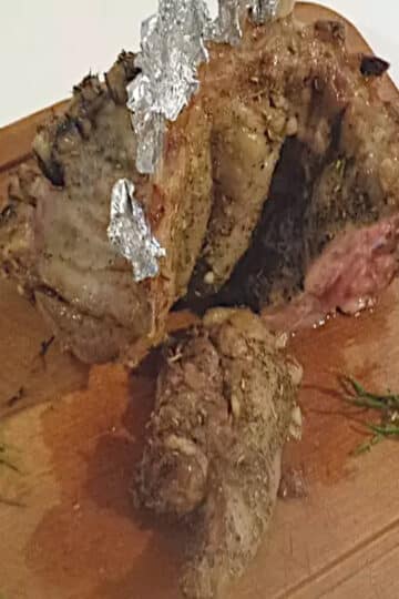 decoupe-du-carre-d'agneau aux herbes