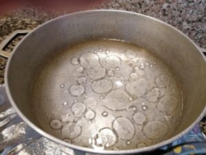 eau+huile pour cuisson sosso - Ébullition - Ustensiles de cuisine et ustensiles de cuisson