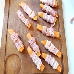 enrouler le lard autour de la frite