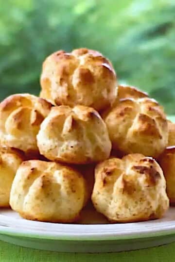 gougères au fromage sans gluten en assiette