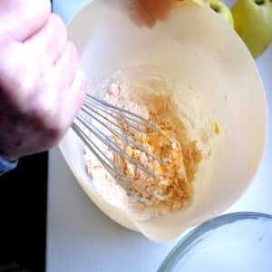 préparation de la pâte à Beignet
