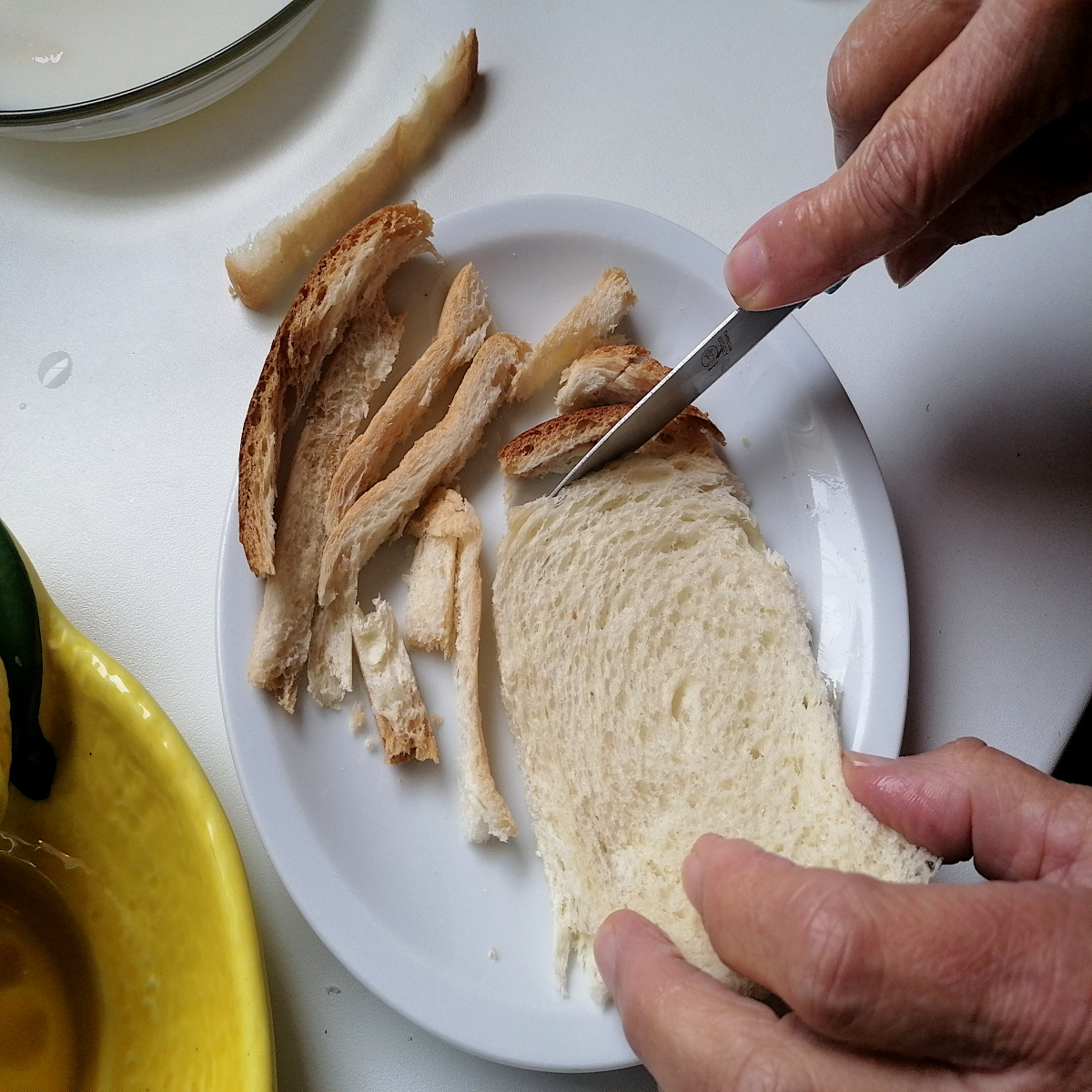 enlever la croûte du pain de mie