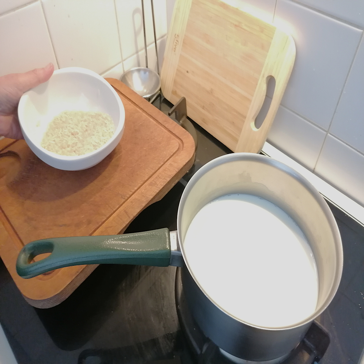 cuisson du riz dans la casserole de lait