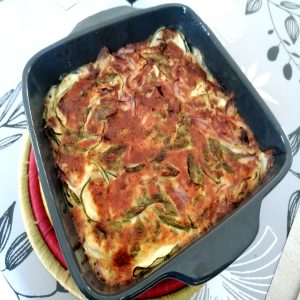 Gratin de courgette au curry et basilic doré à la sortie de l'air fryer