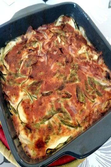 Gratin de courgette au curry et basilic doré à la sortie de l'air fryer